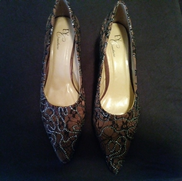 EY Couture size (7W) low heels - Picture 1 of 6